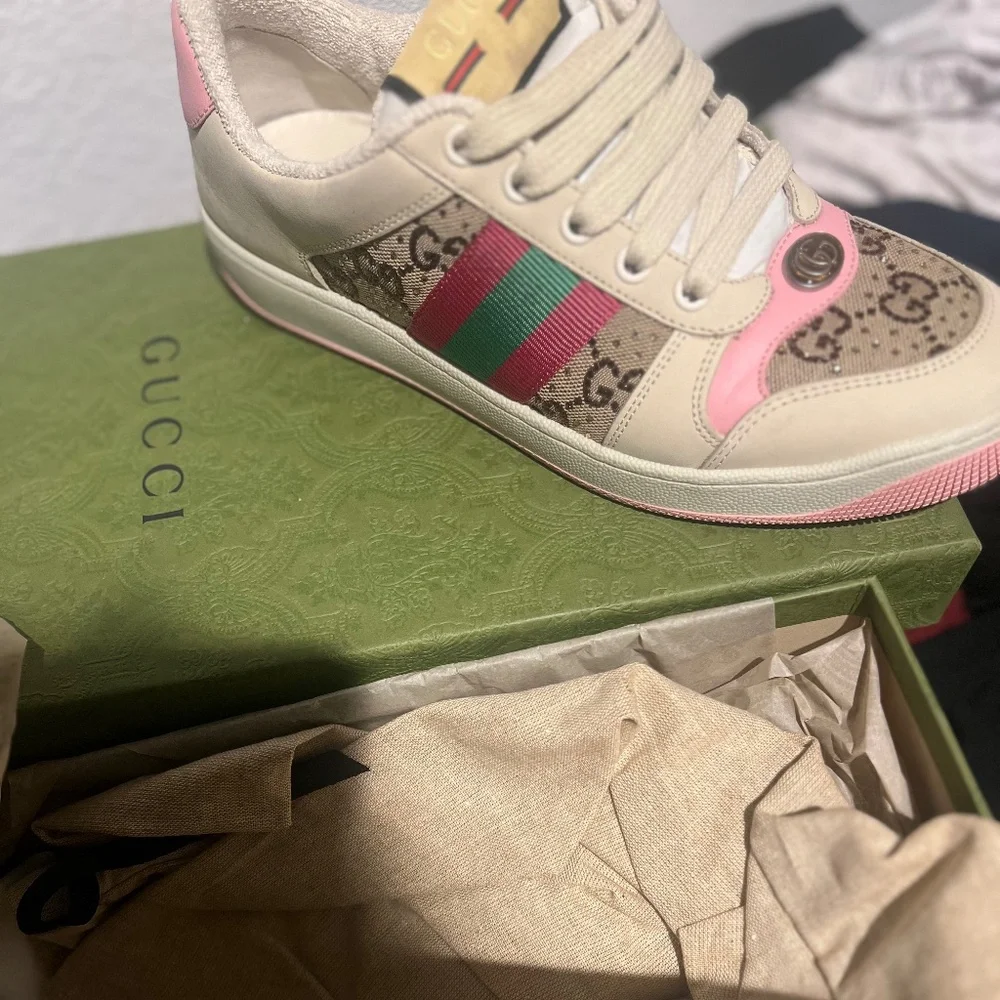 Gucci - Picture 1 of 3